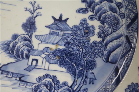 A Chinese export blue and white dish, Qianlong period 32cm diameter